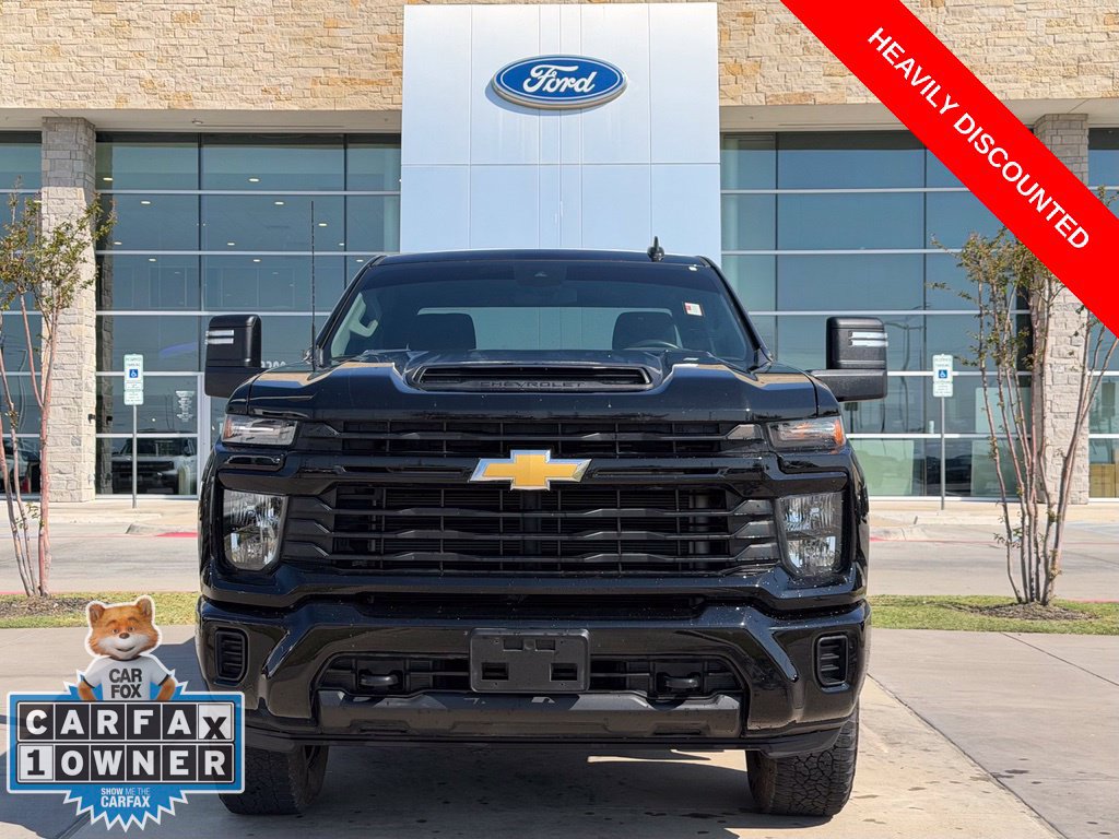 Used 2025 Chevrolet Silverado 2500 Custom AWD/4WD image 2