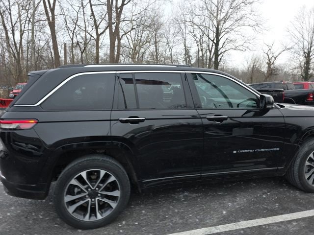 Used 2022 Jeep Grand Cherokee Overland w/ Advanced Protech Group III image 6