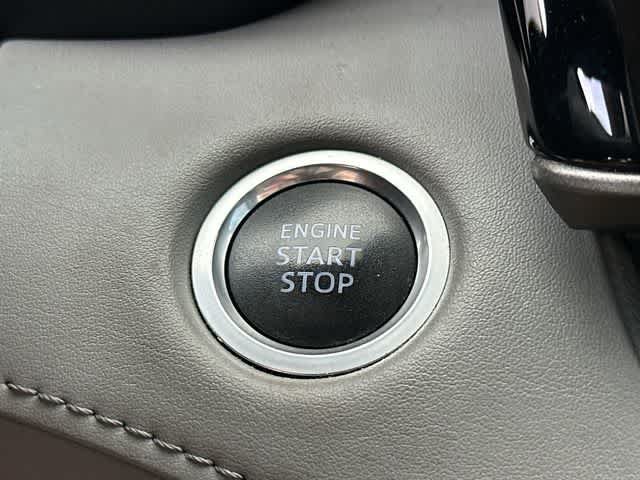 Used 2020 Toyota Highlander XLE AWD/4WD image 11