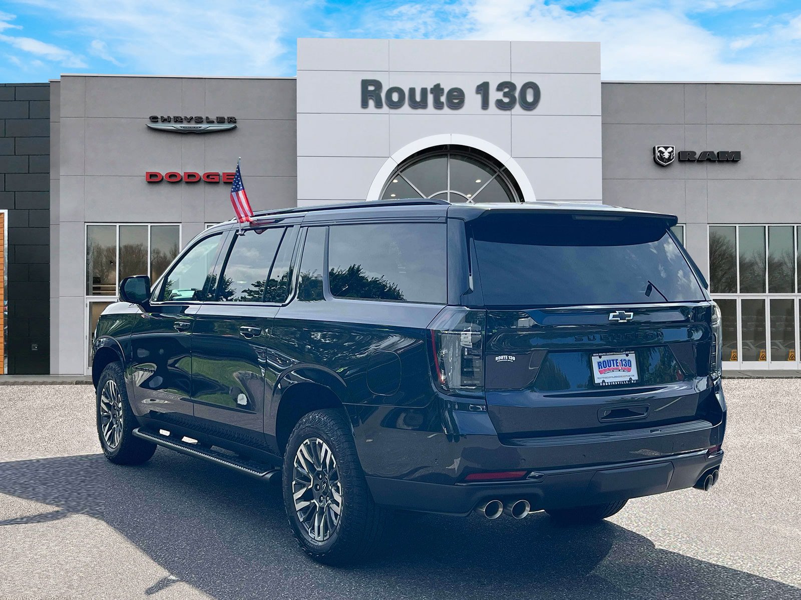 Used 2025 Chevrolet Suburban Z71 w/ Comfort Package AWD/4WD image 3