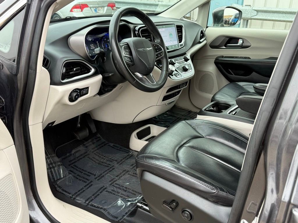 Used 2022 Chrysler Pacifica Touring-L image 14