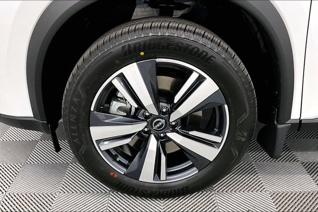 New 2025 Nissan Rogue SL w/ Tech Package AWD/4WD image 11