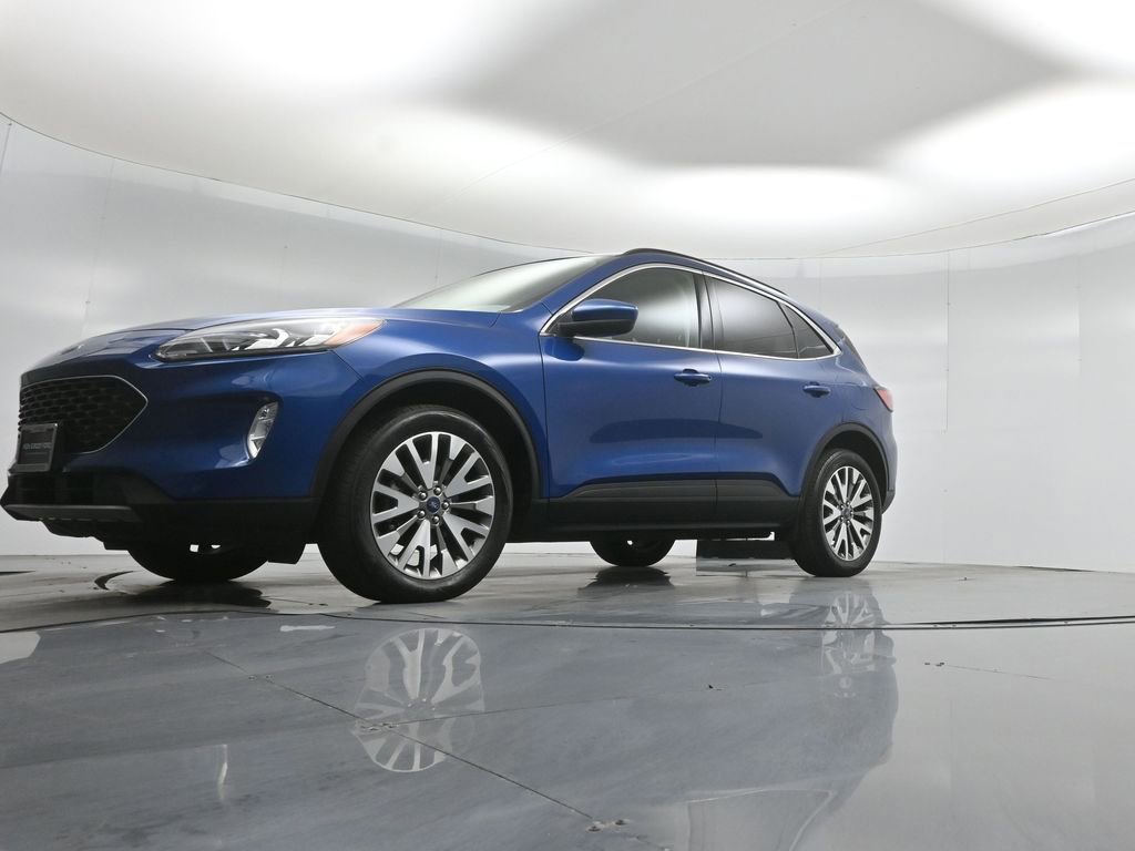Certified 2022 Ford Escape Titanium w/ Class II Trailer Tow Package image 47