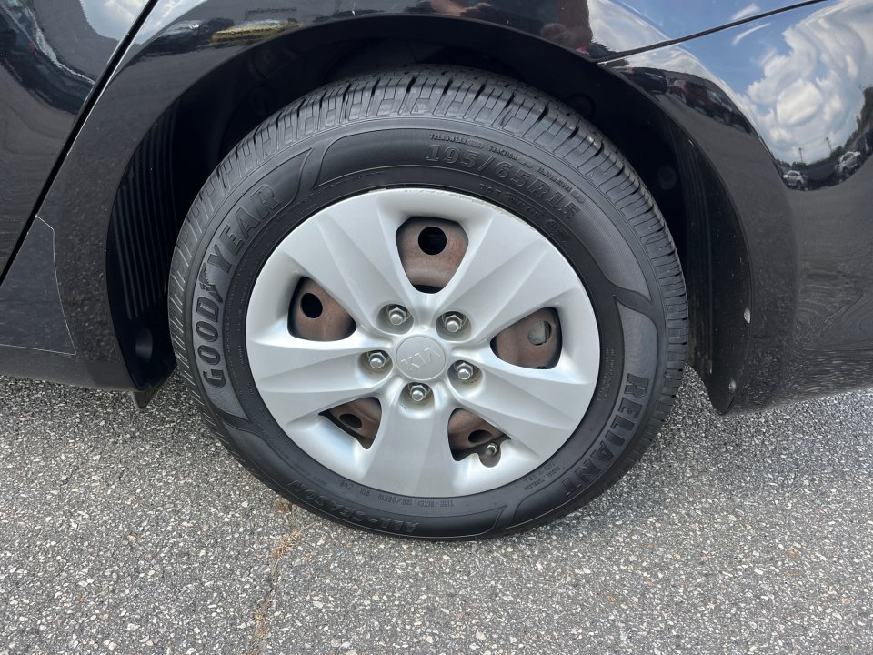 Used 2017 Kia Forte LX FWD image 23