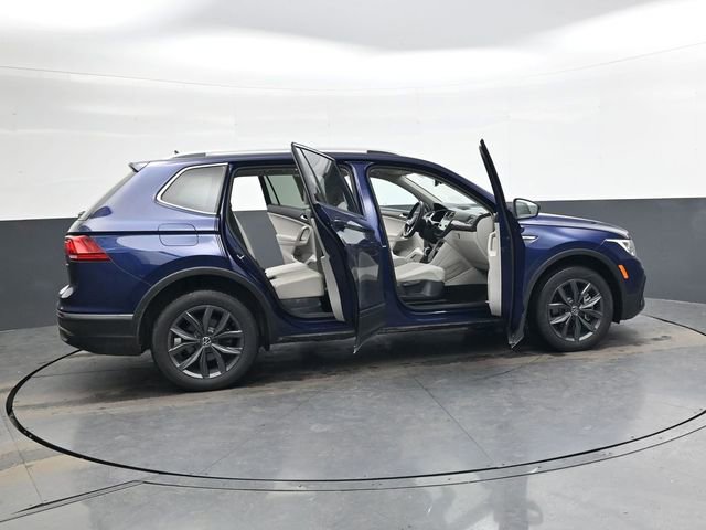 Used 2022 Volkswagen Tiguan SE image 37