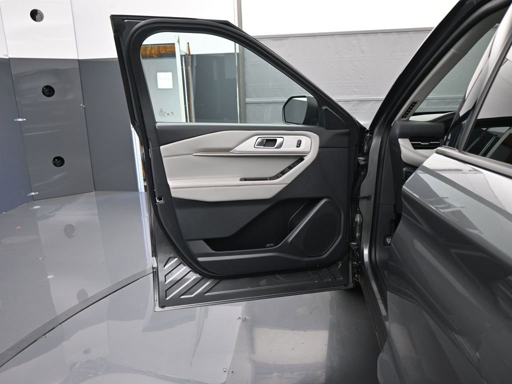 Used 2025 Ford Explorer Active w/ Active Comfort Package image 12