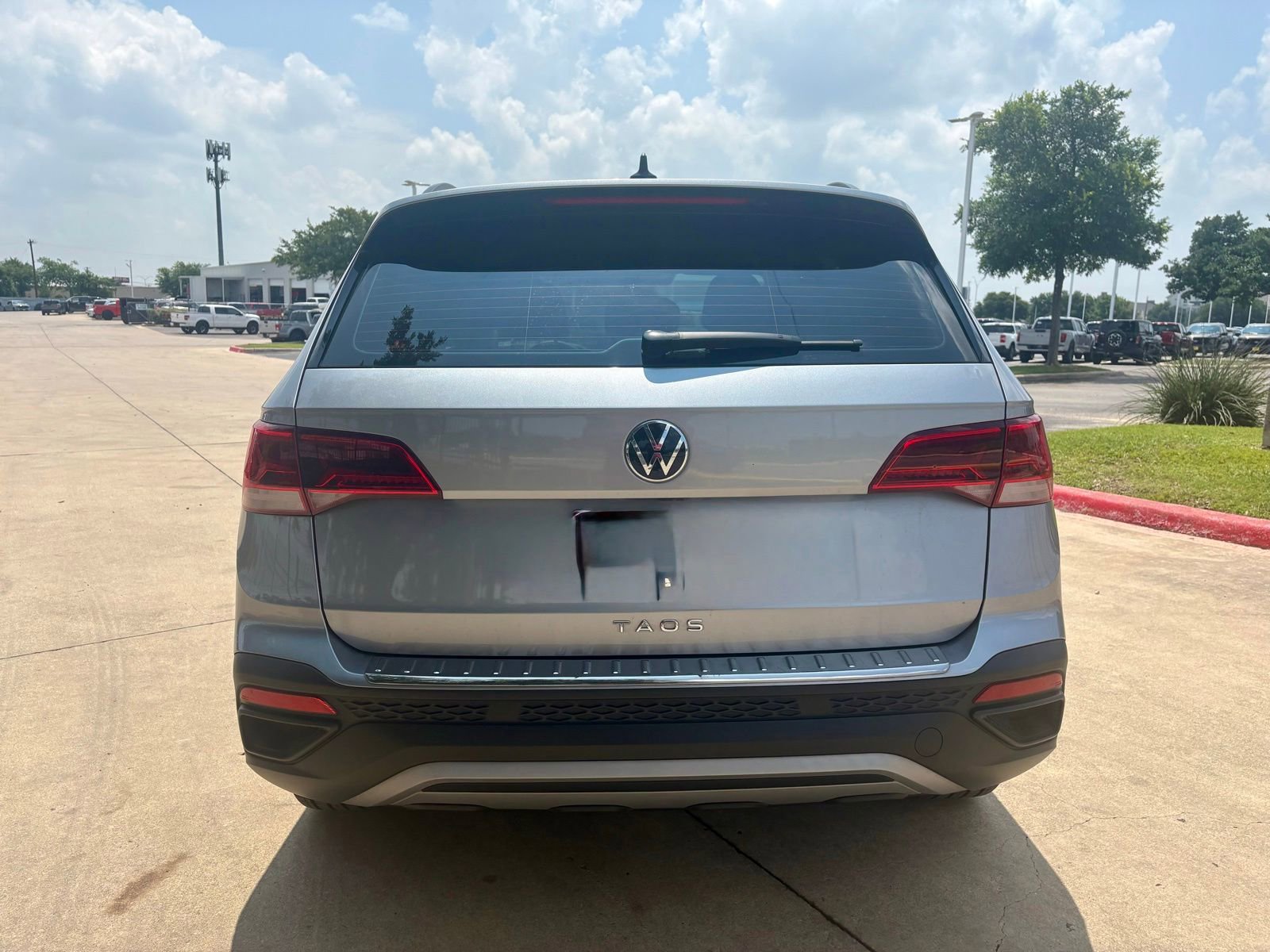 Used 2024 Volkswagen Taos S w/ MDO Package FWD image 4