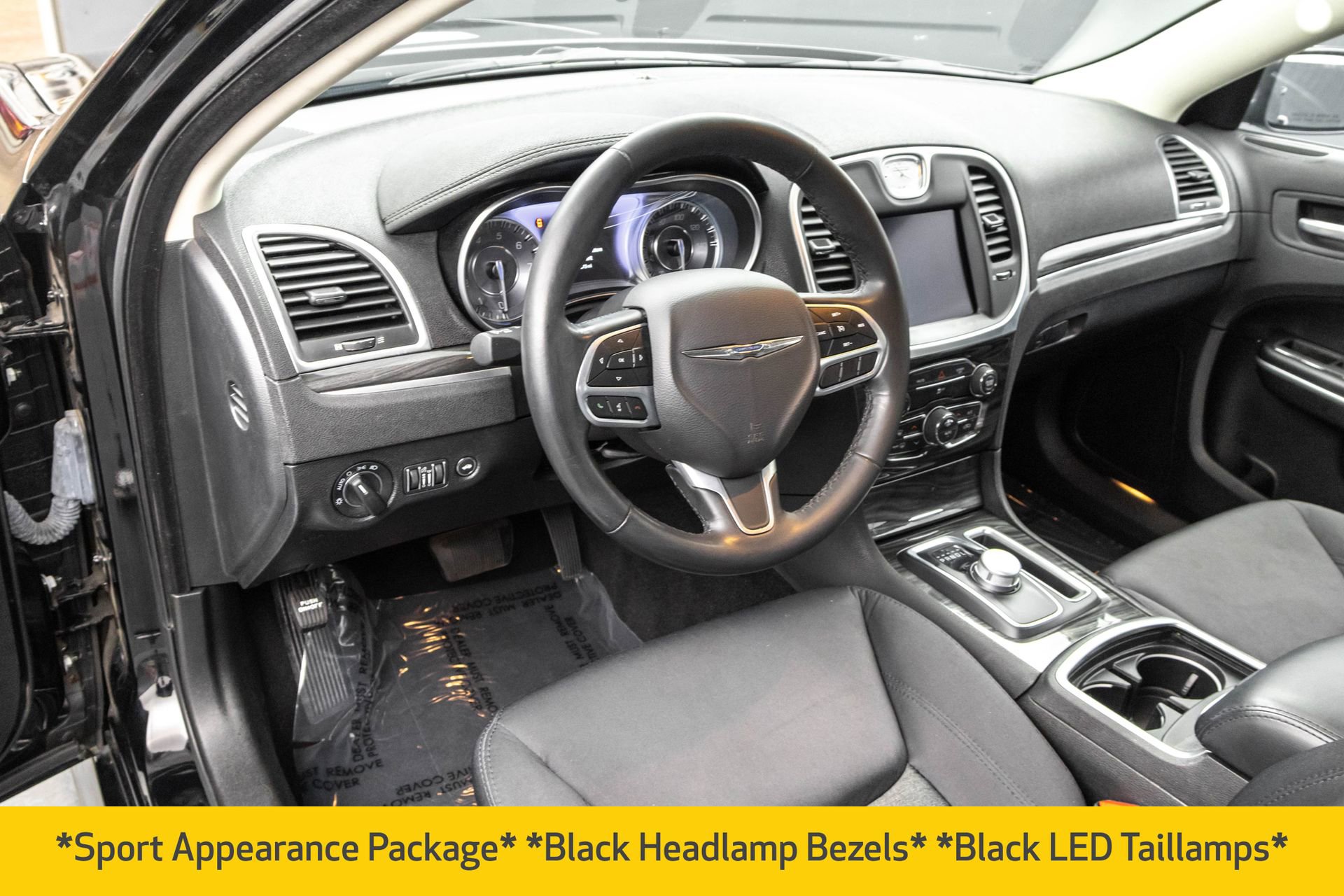 Used 2022 Chrysler 300 Touring w/ Sport Appearance Package image 5