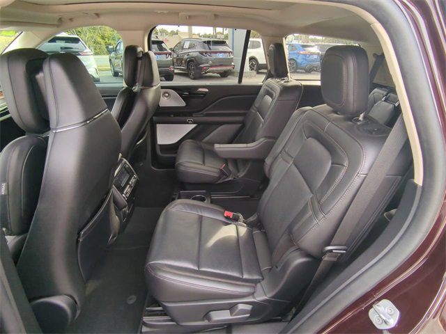 Used 2023 Lincoln Aviator Reserve w/ Equipment Group 201A image 4