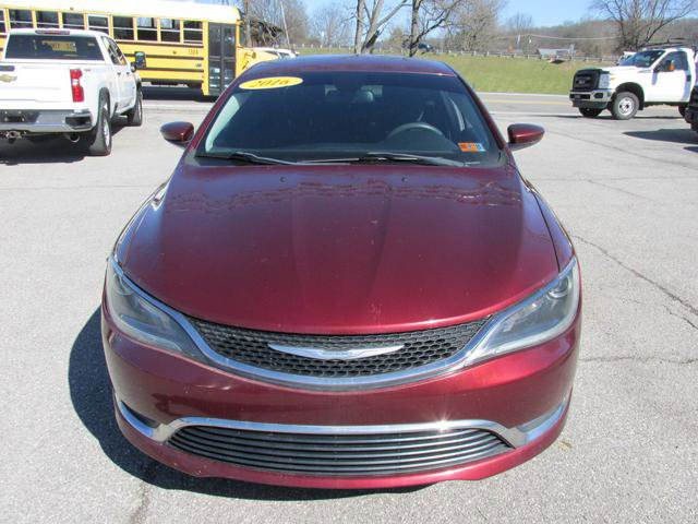 Used 2016 Chrysler 200 Limited image 2