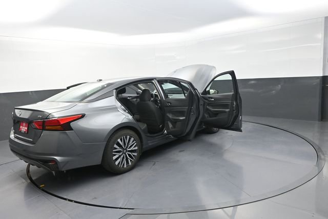Used 2024 Nissan Altima 2.5 SV image 19