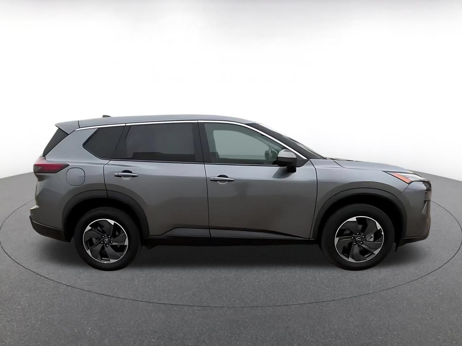 Used 2025 Nissan Rogue SV FWD image 16