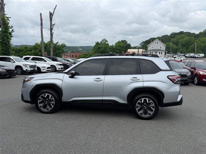 Used 2025 Subaru Forester Premium AWD/4WD image 6