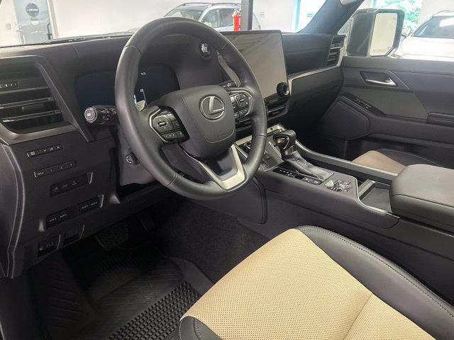 Used 2026 Lexus GX 550 AWD/4WD image 12
