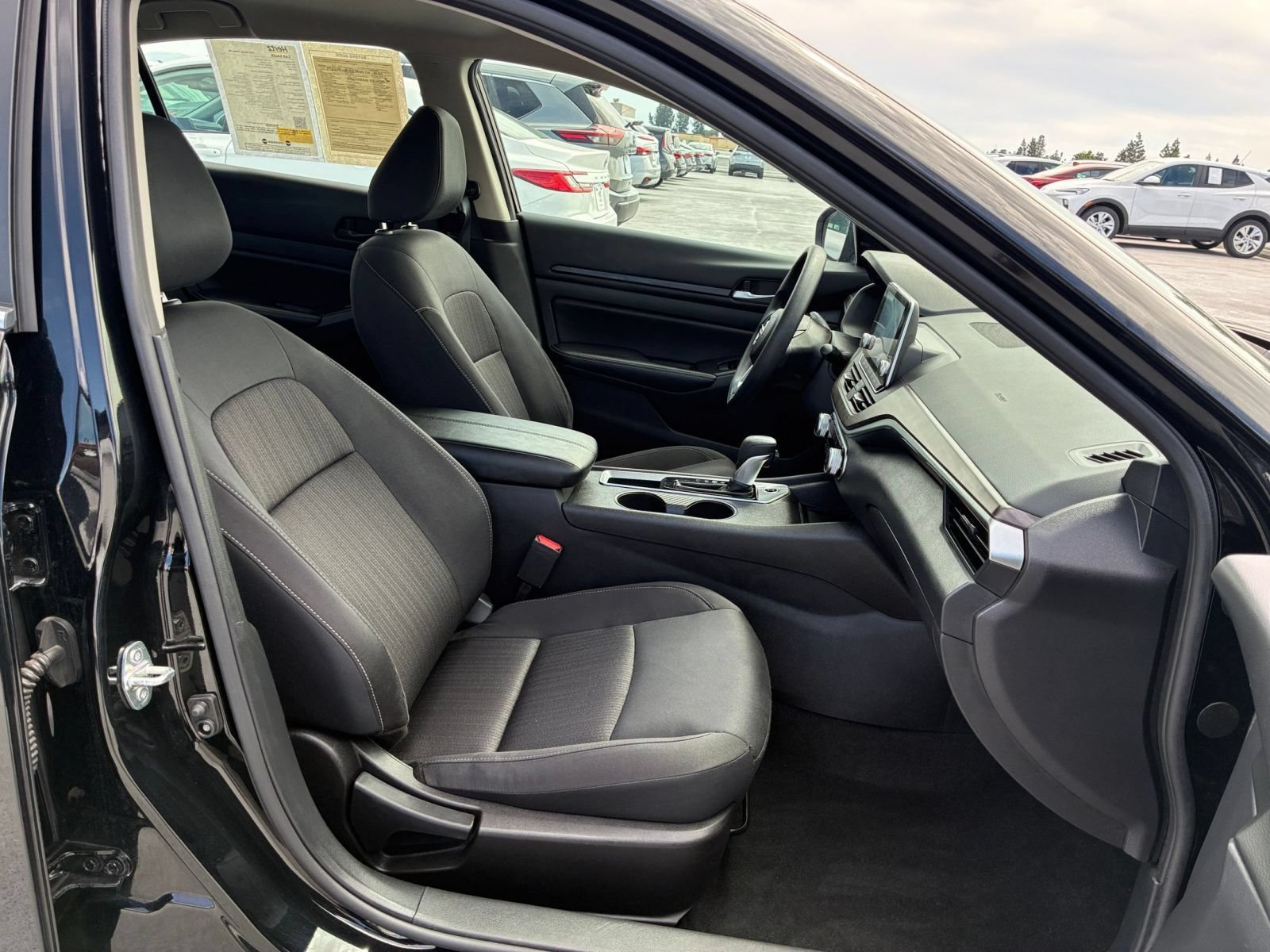 Used 2025 Nissan Altima 2.5 SV FWD image 35