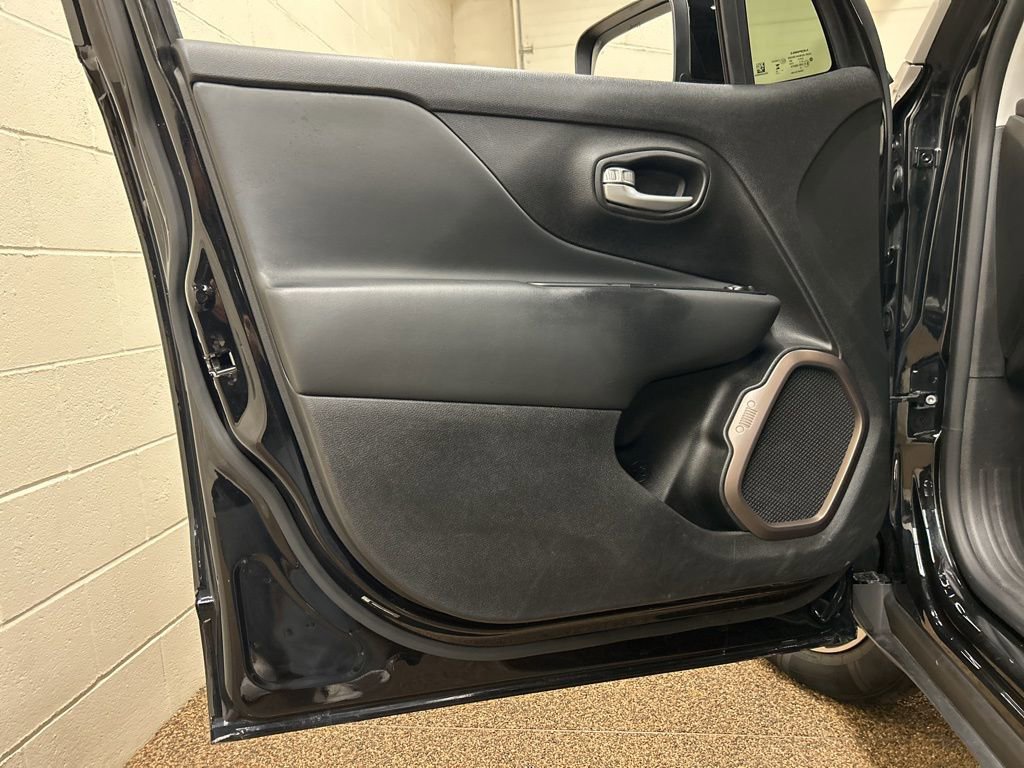 Used 2023 Jeep Renegade Latitude image 13