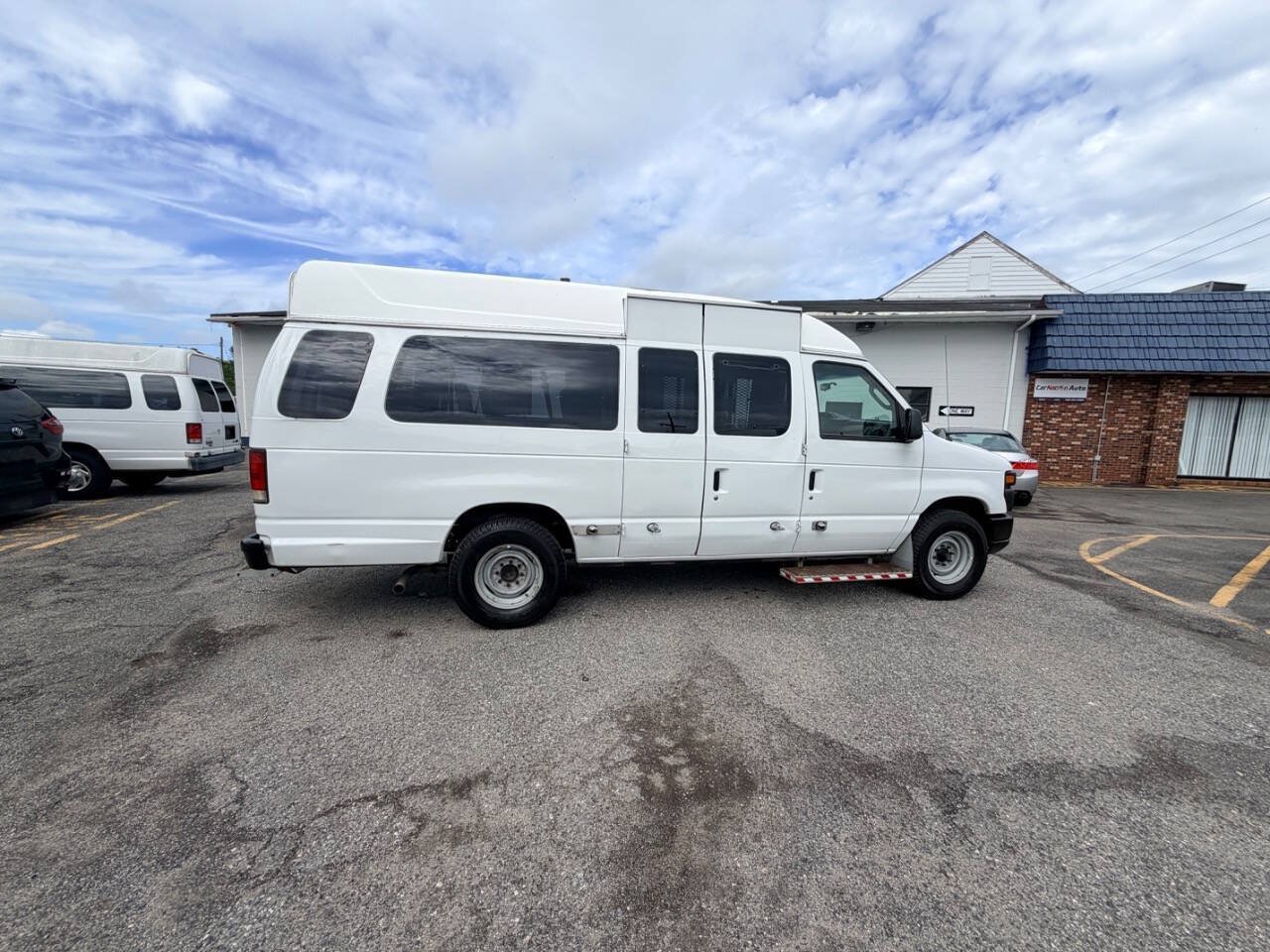 Used 2014 Ford E-250 and Econoline 250 Extended w/ Power Group RWD image 36