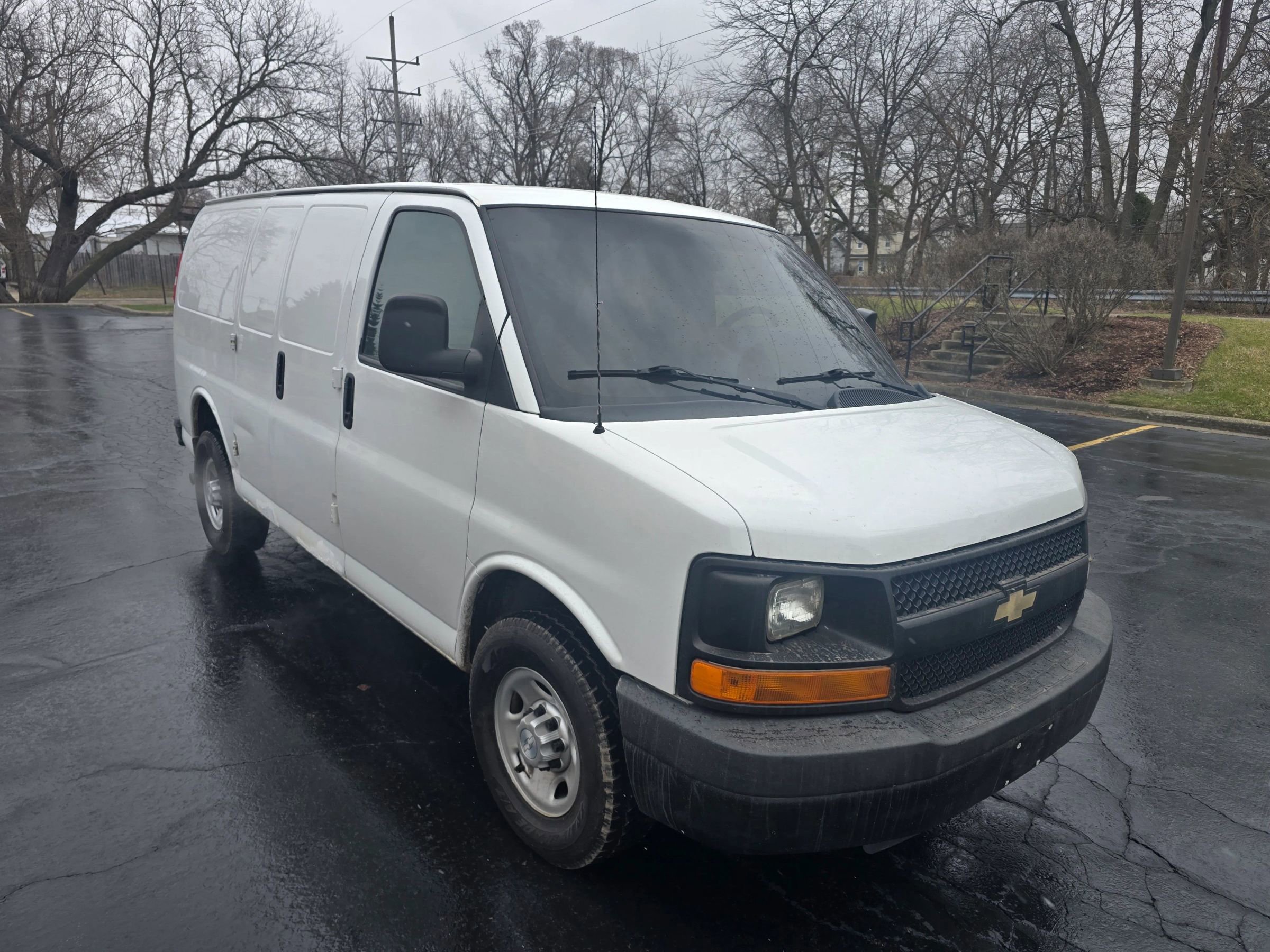 Used 2015 Chevrolet Express 2500 RWD image 3