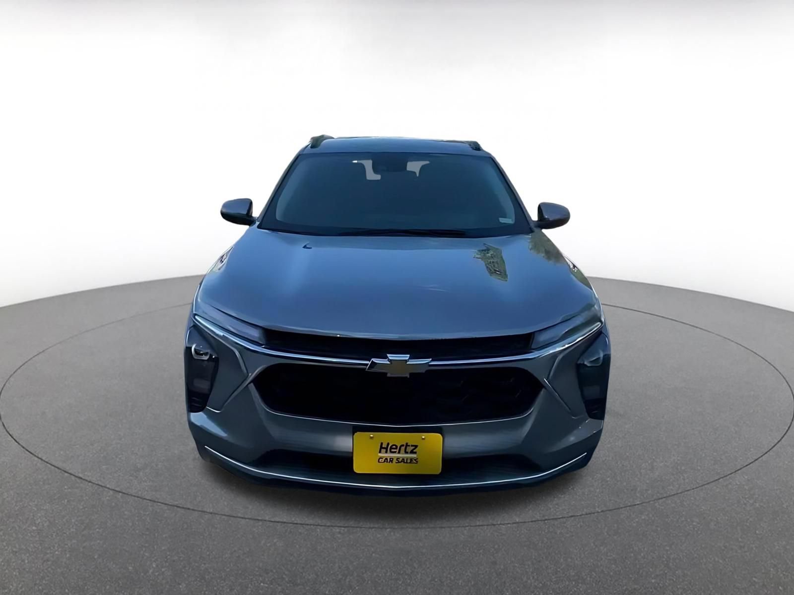 Used 2025 Chevrolet Trax LT w/ LT Convenience Package FWD image 4