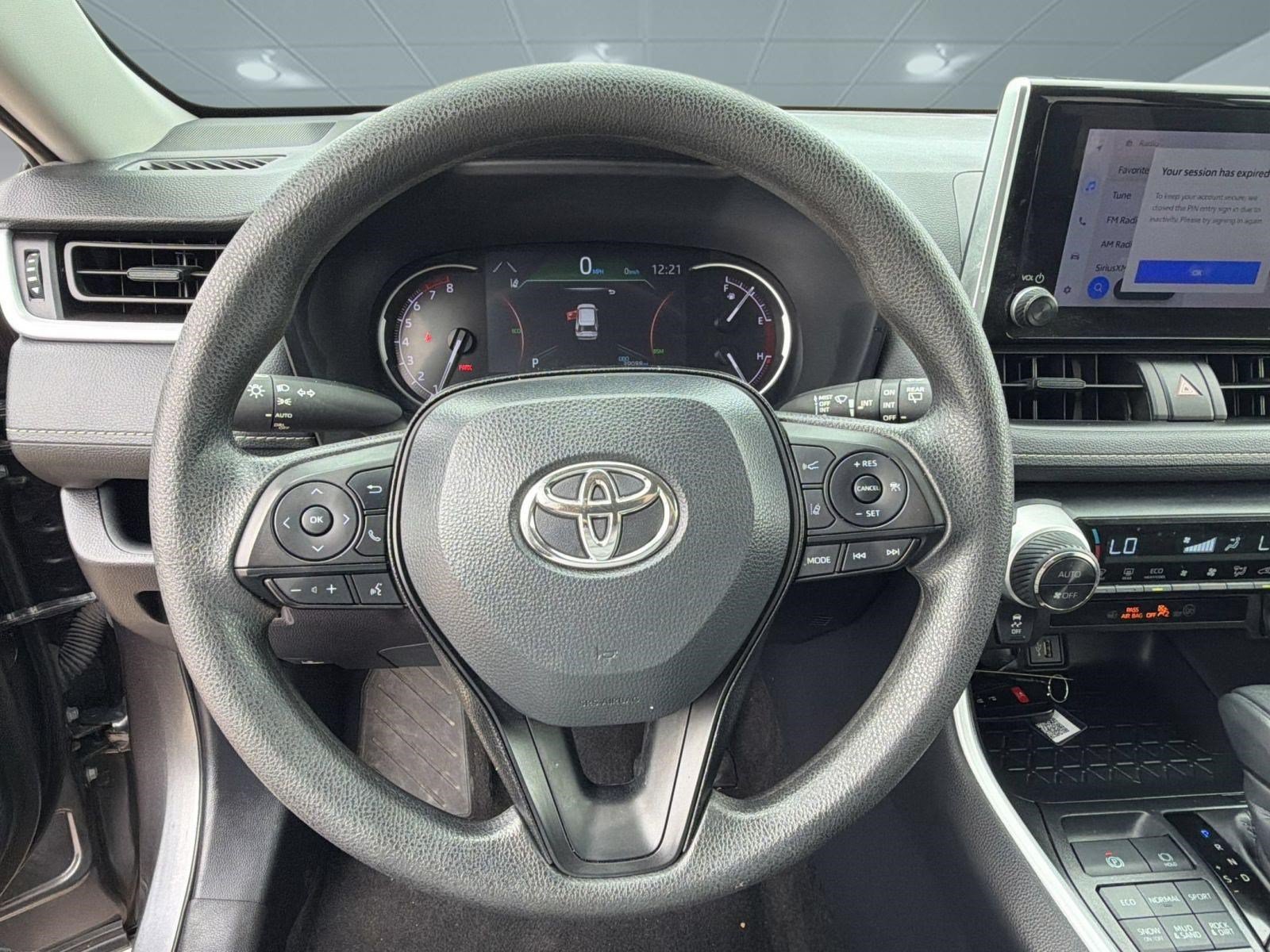 Used 2025 Toyota RAV4 XLE AWD/4WD image 11