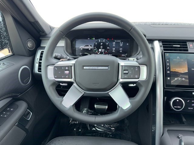 Certified 2026 Land Rover Discovery Limited Edition AWD/4WD image 13