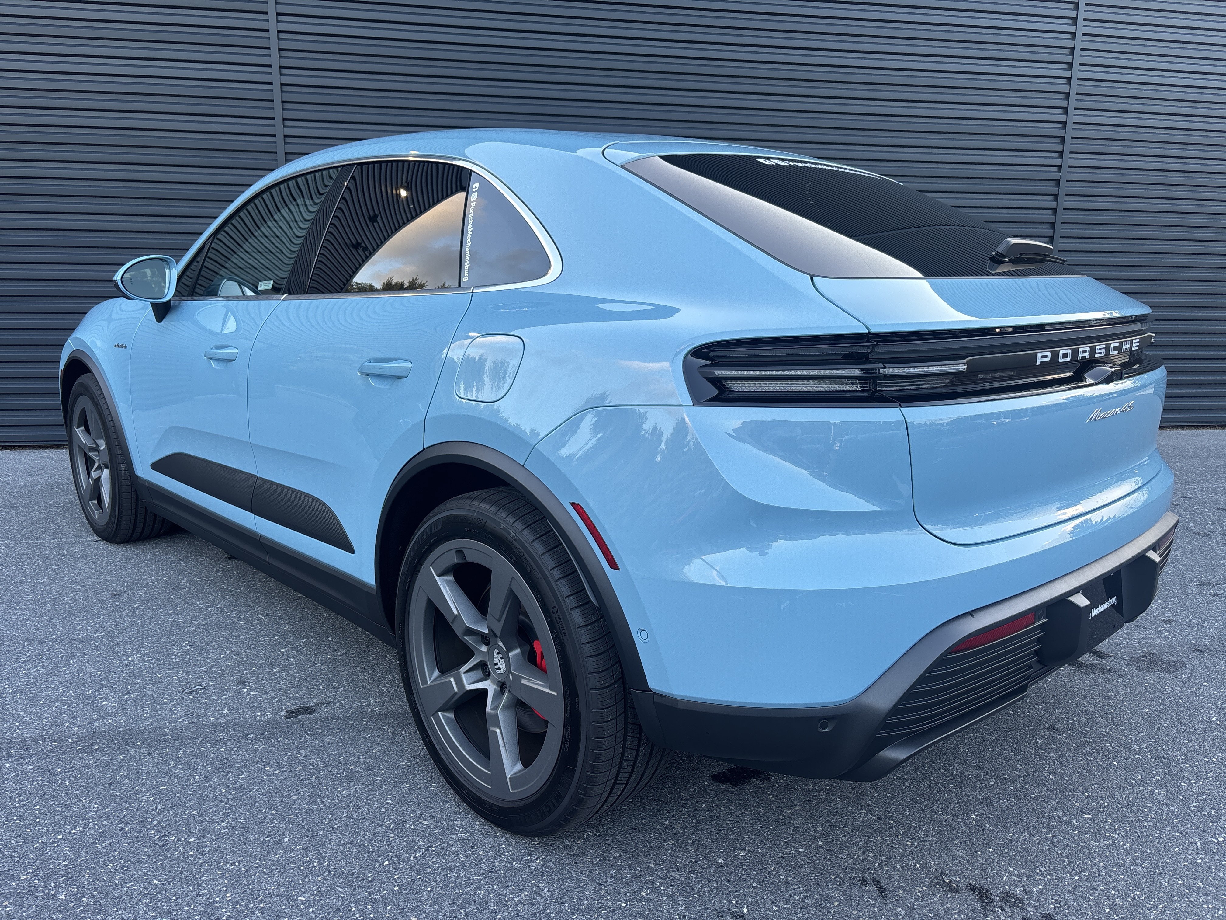 New 2025 Porsche Macan 4S Electric AWD/4WD image 3