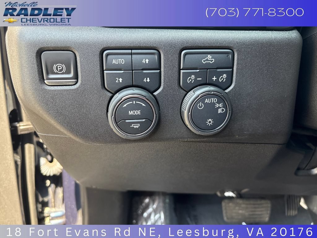 Used 2022 Chevrolet Silverado 1500 LT w/ Z71 Off-Road Package AWD/4WD image 16