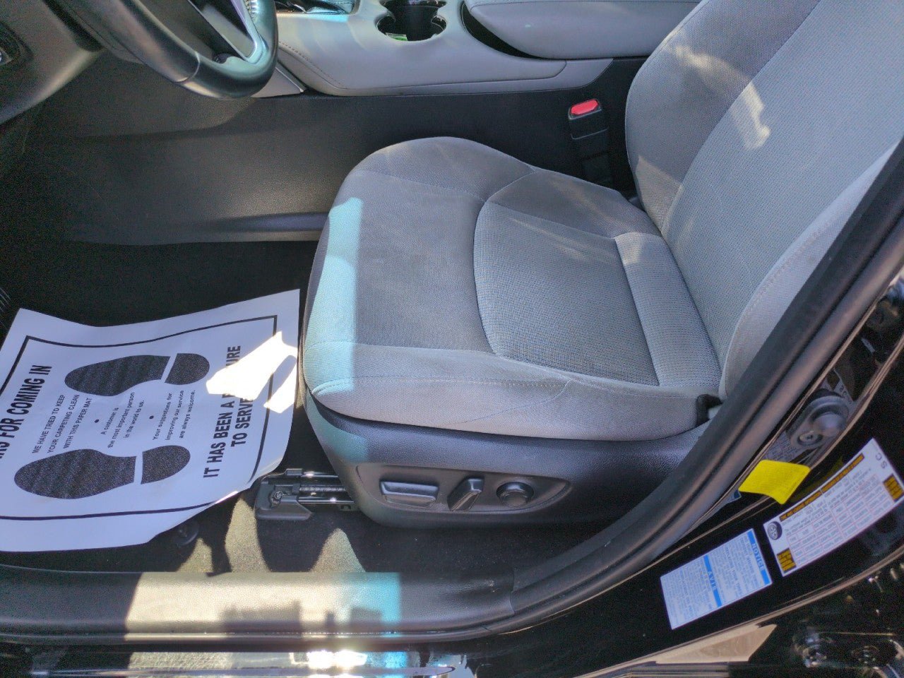 Used 2021 Toyota Venza LE AWD/4WD image 14