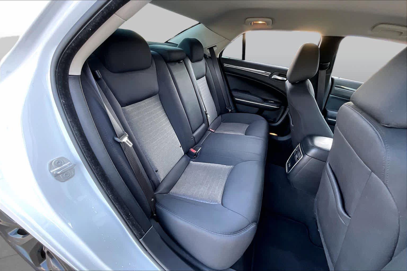 Used 2021 Chrysler 300 Touring w/ Sport Appearance Package RWD image 18