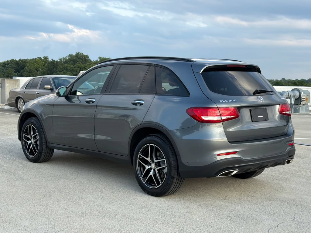 Used 2017 Mercedes-Benz GLC 300 4MATIC image 3