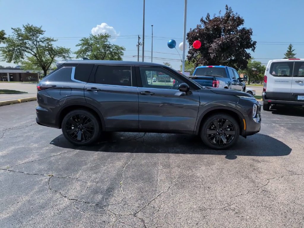 New 2026 Mitsubishi Outlander LE AWD/4WD image 4