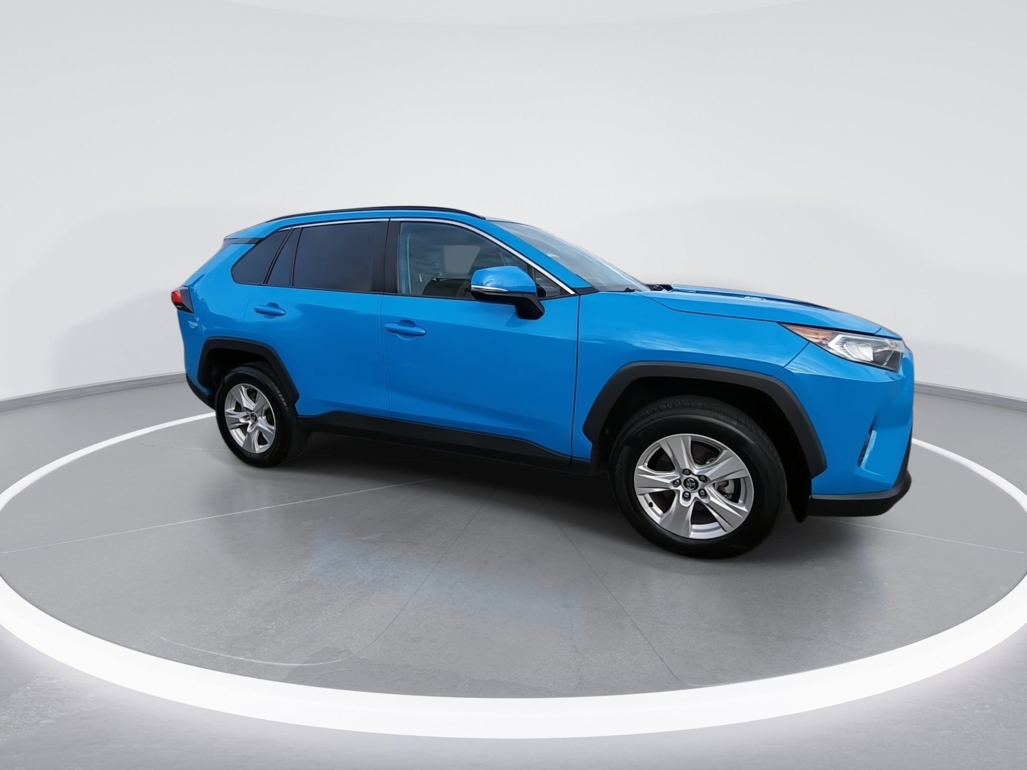 Used 2021 Toyota RAV4 XLE image 2