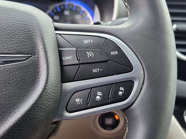 Used 2024 Chrysler Pacifica Touring-L image 29