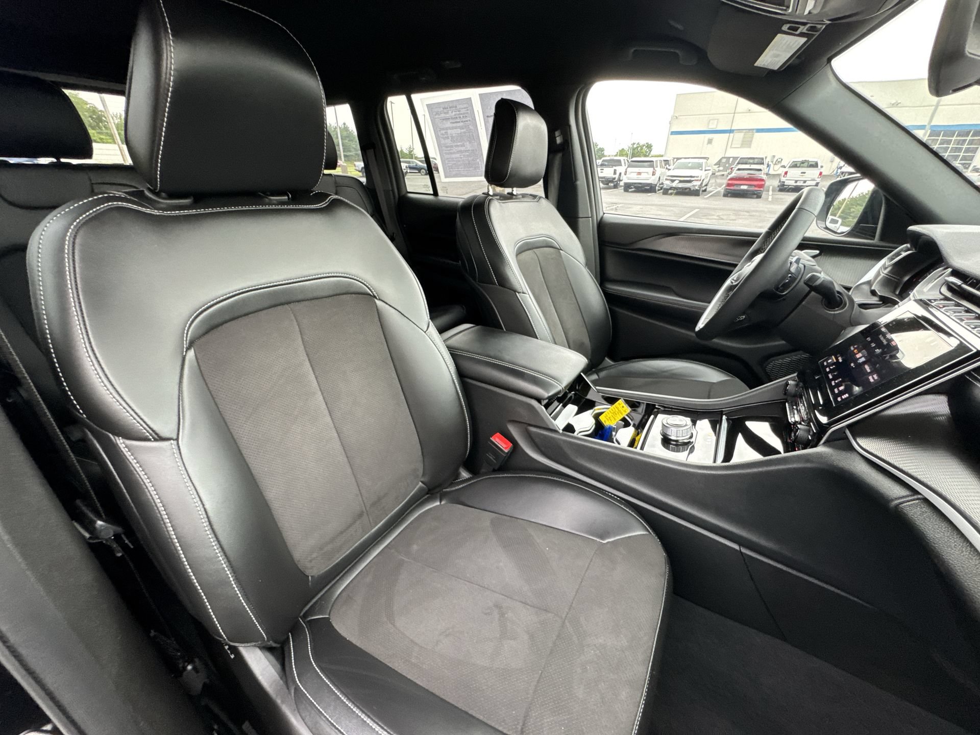 Used 2023 Jeep Grand Cherokee Altitude AWD/4WD image 25