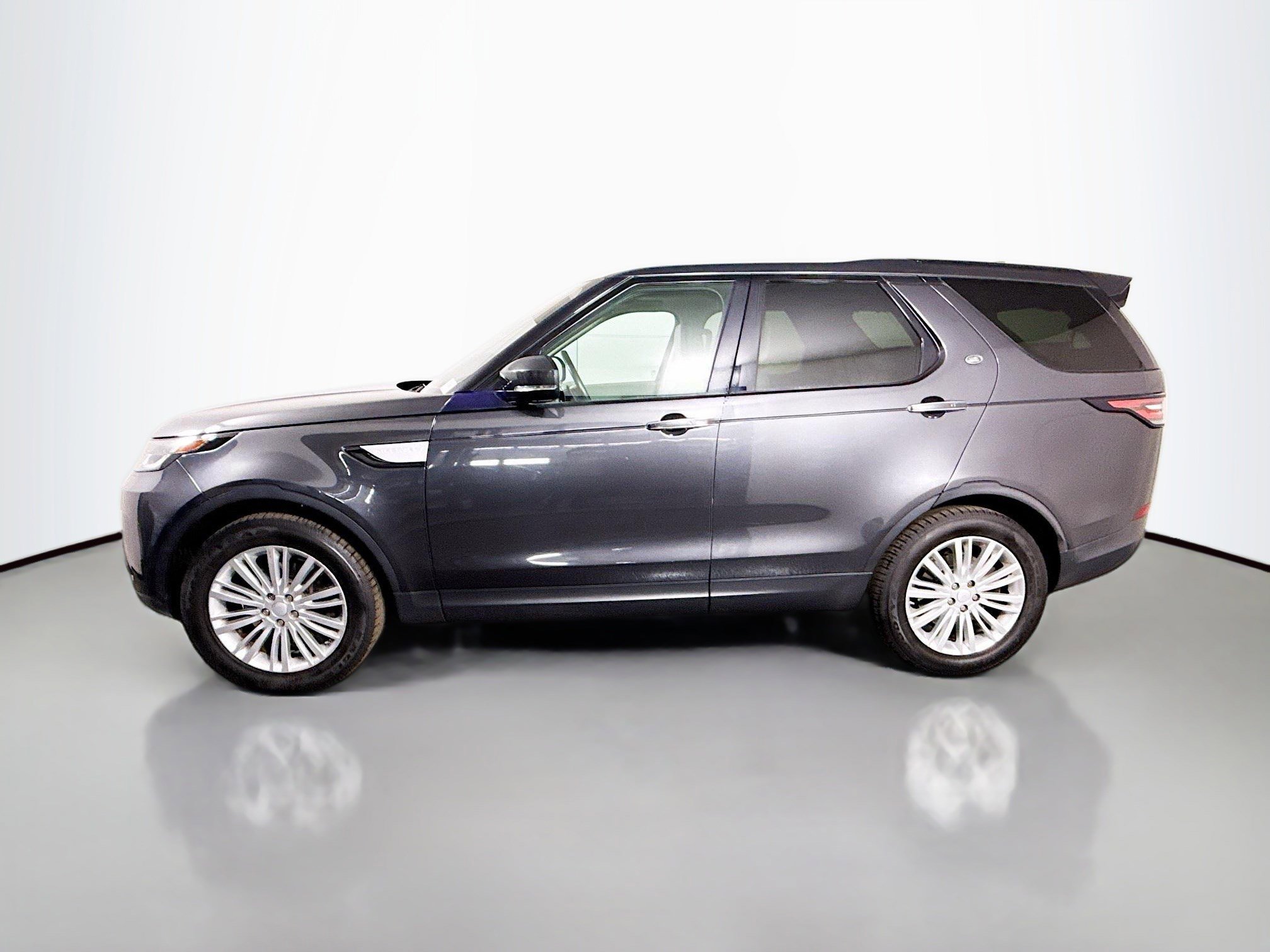 Used 2017 Land Rover Discovery HSE Luxury image 6