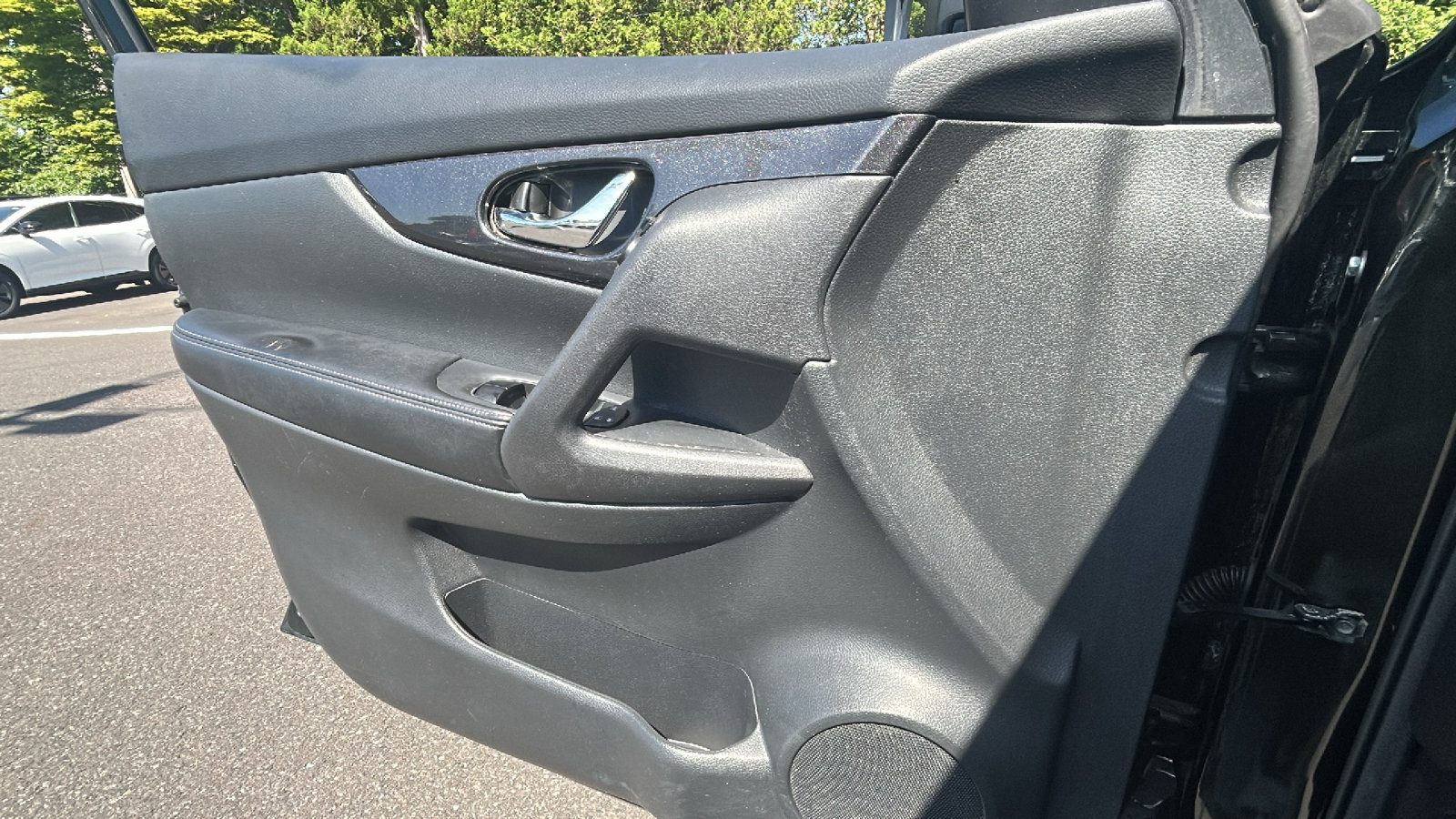 Used 2018 Nissan Rogue SV AWD/4WD image 14
