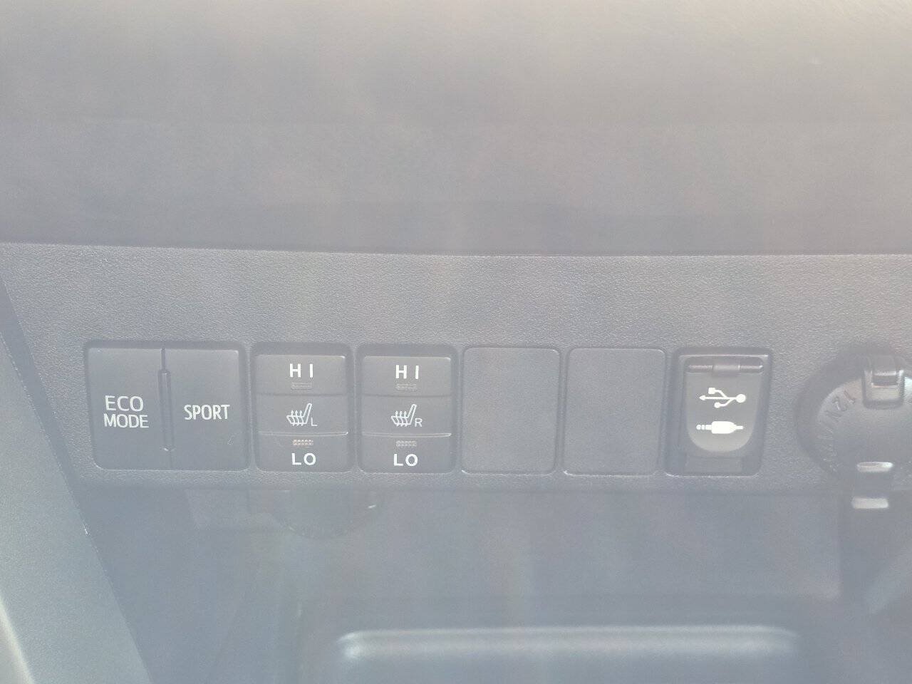 Used 2013 Toyota RAV4 Limited AWD/4WD image 17