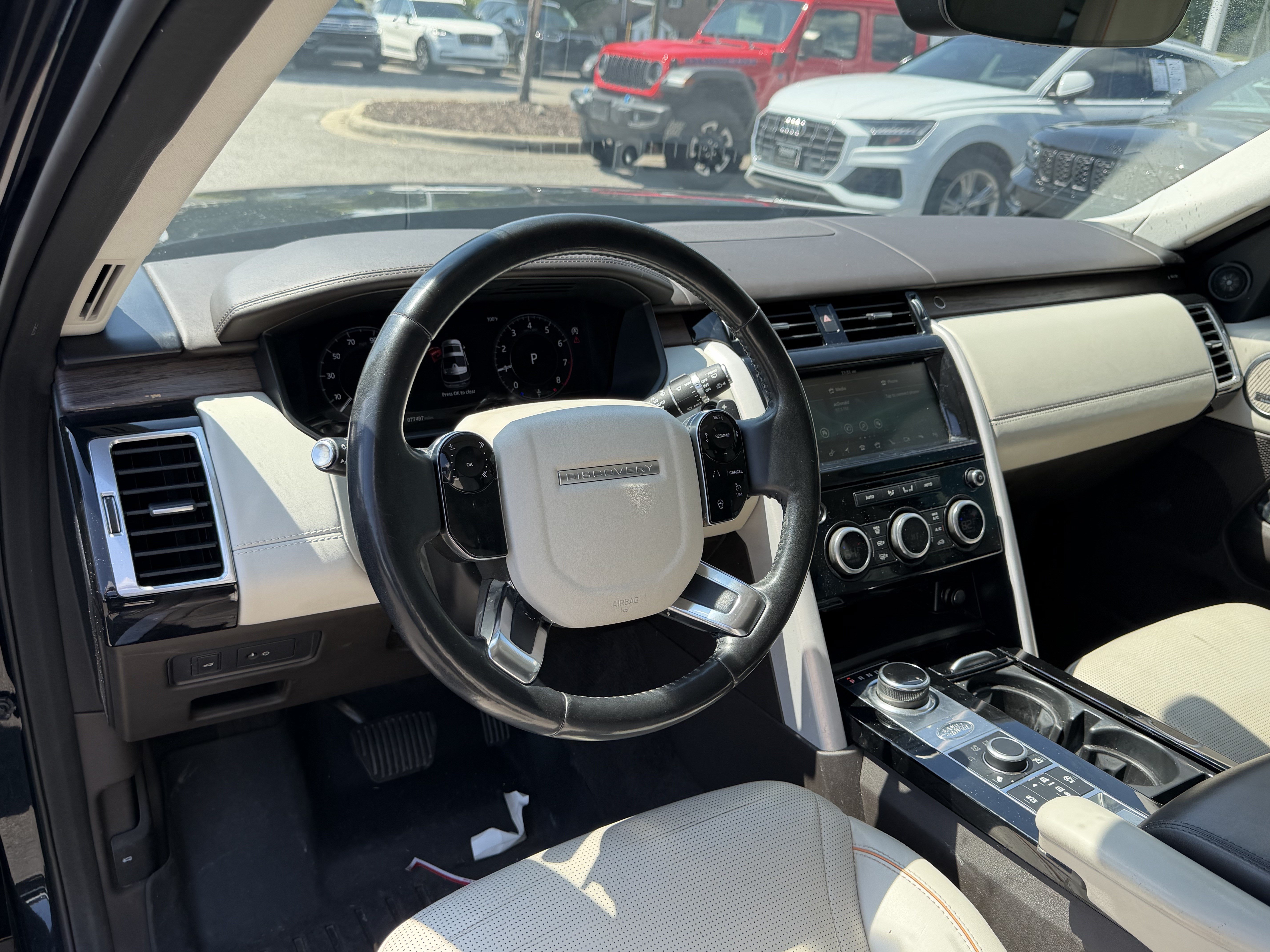 Used 2020 Land Rover Discovery HSE Luxury AWD/4WD image 11