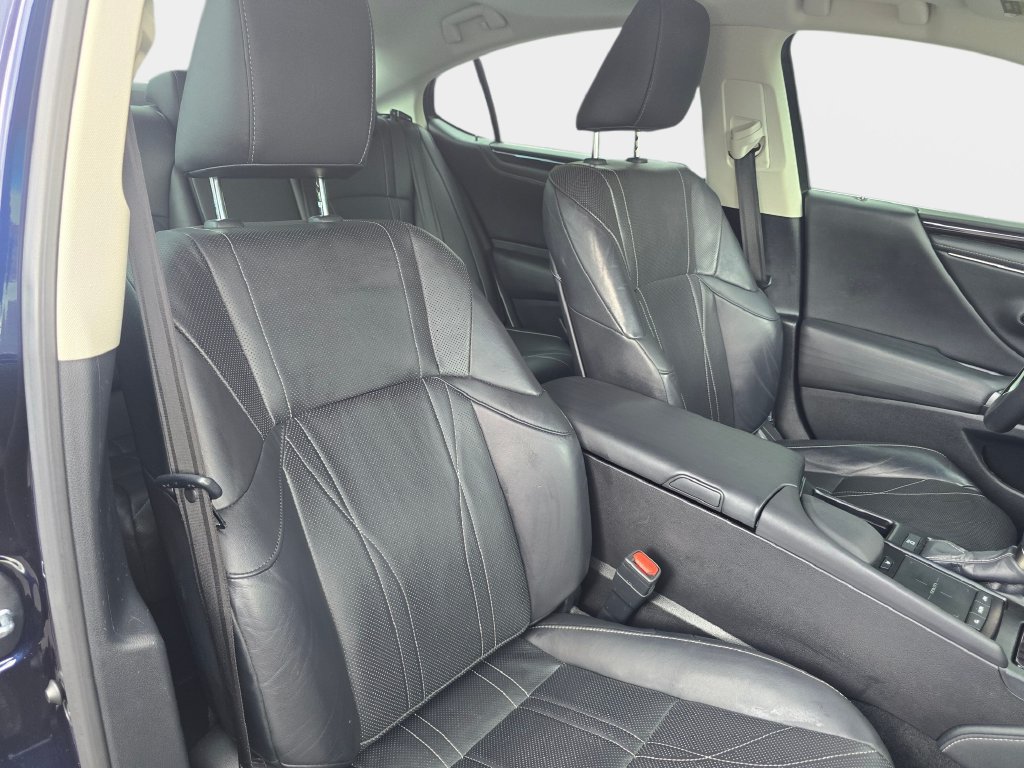 Certified 2020 Lexus ES 350 w/ Luxury Package FWD image 12