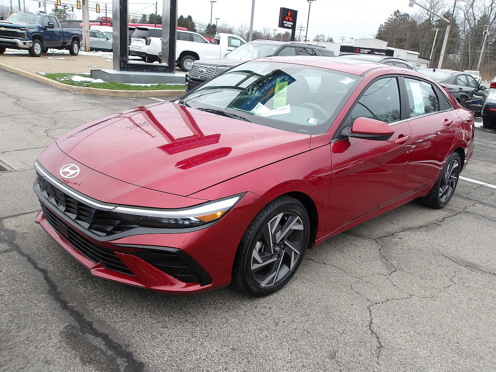 Used 2024 Hyundai Elantra SEL w/ Convenience Package FWD image 3