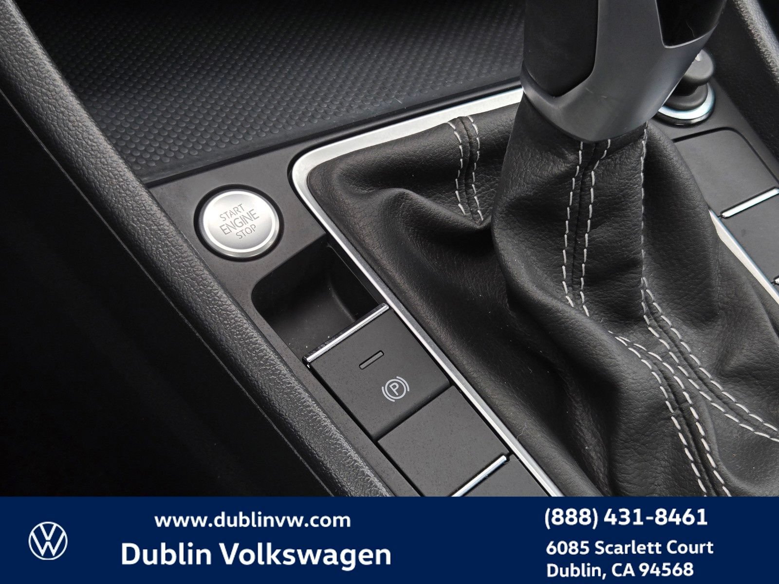 Certified 2023 Volkswagen Jetta SE w/ Panoramic Sunroof Package FWD image 19