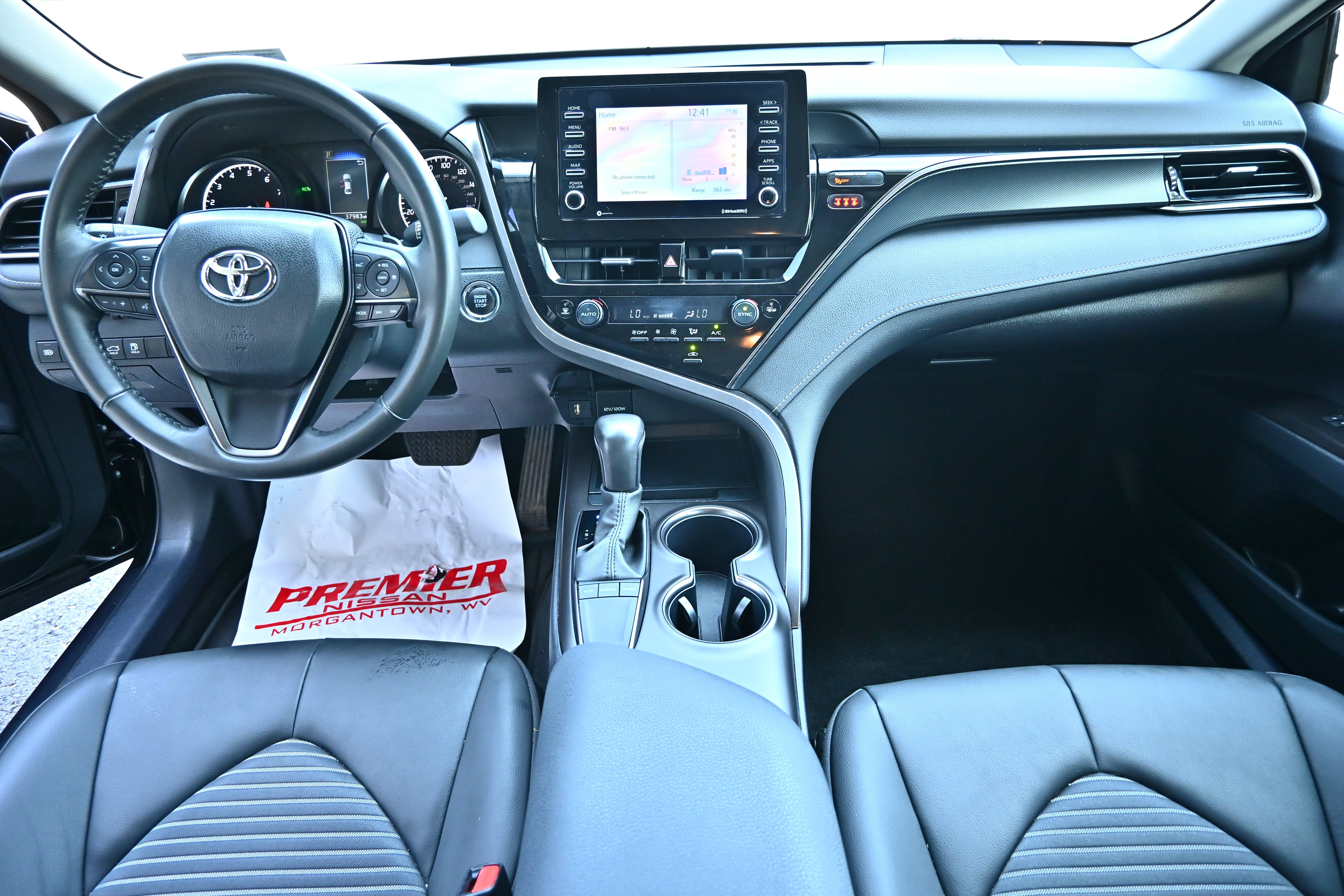Used 2024 Toyota Camry SE w/ Convenience Package FWD image 13