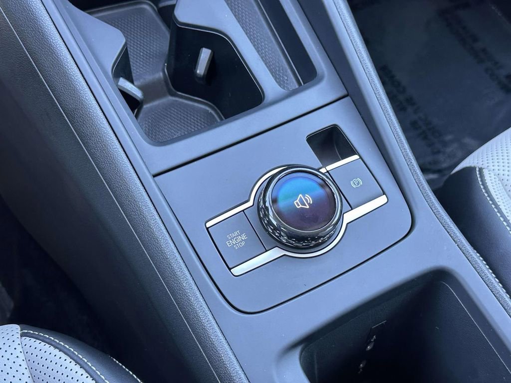 Certified 2025 Volkswagen Tiguan SE image 30