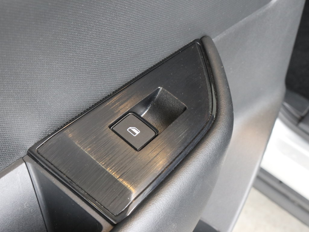 Used 2024 Nissan Rogue S AWD/4WD image 29