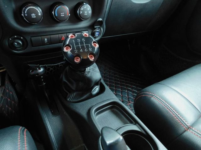 Used 2012 Jeep Wrangler Unlimited Sahara w/ Connectivity Group image 16