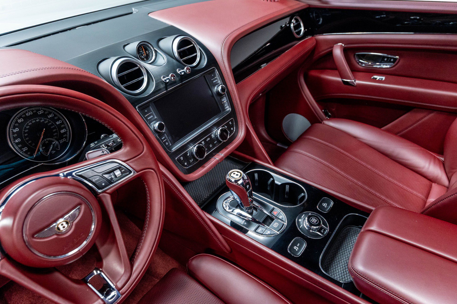 Used 2020 Bentley Bentayga AWD/4WD image 73