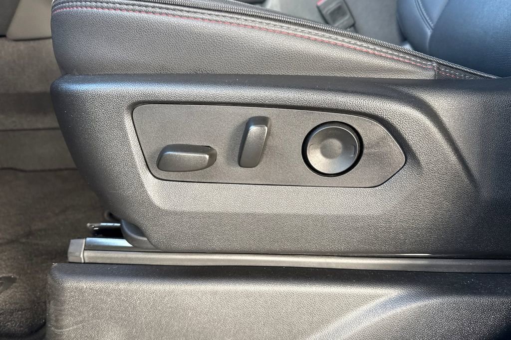 Used 2025 Chevrolet Suburban RST image 19