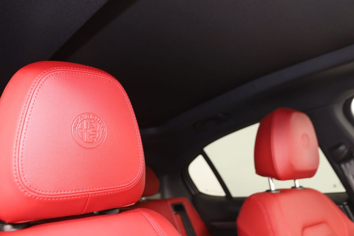 Used 2024 Alfa Romeo Stelvio Veloce image 16