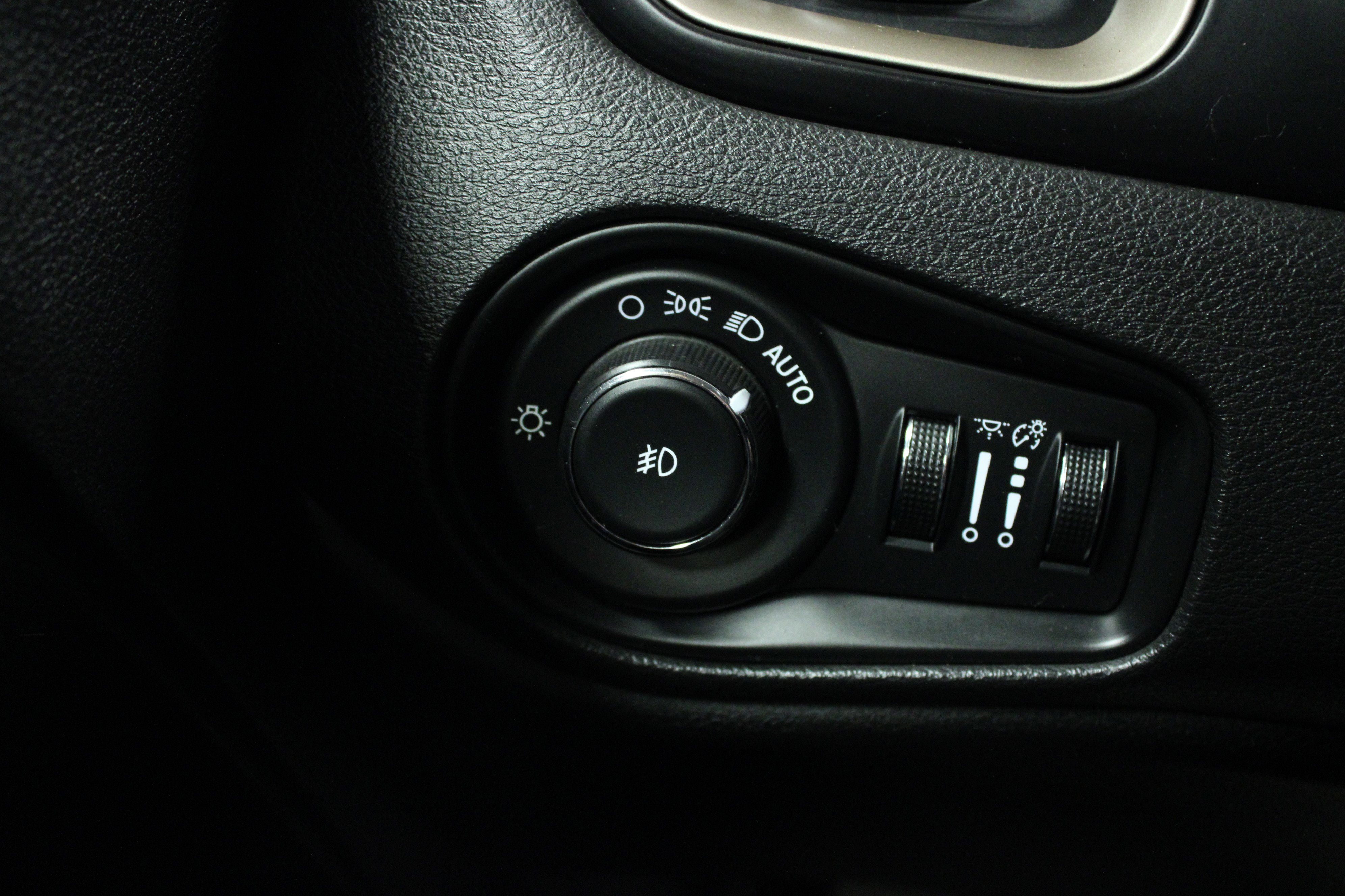 Used 2015 Jeep Renegade Limited w/ Safety & Security Group I image 19