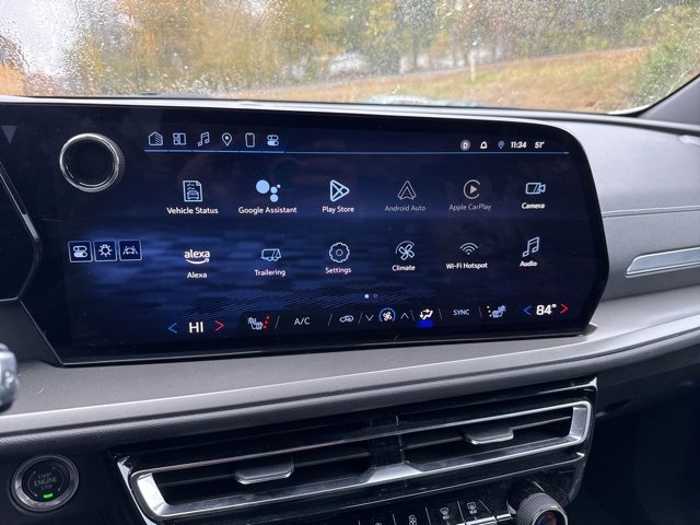 Used 2025 Chevrolet Traverse LT image 27